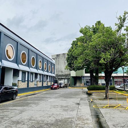 Circle Inn Hotel And Suites Bacolod Exterior foto