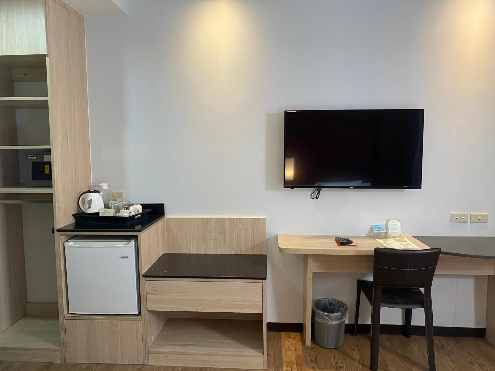 Circle Inn Hotel And Suites Bacolod Exterior foto