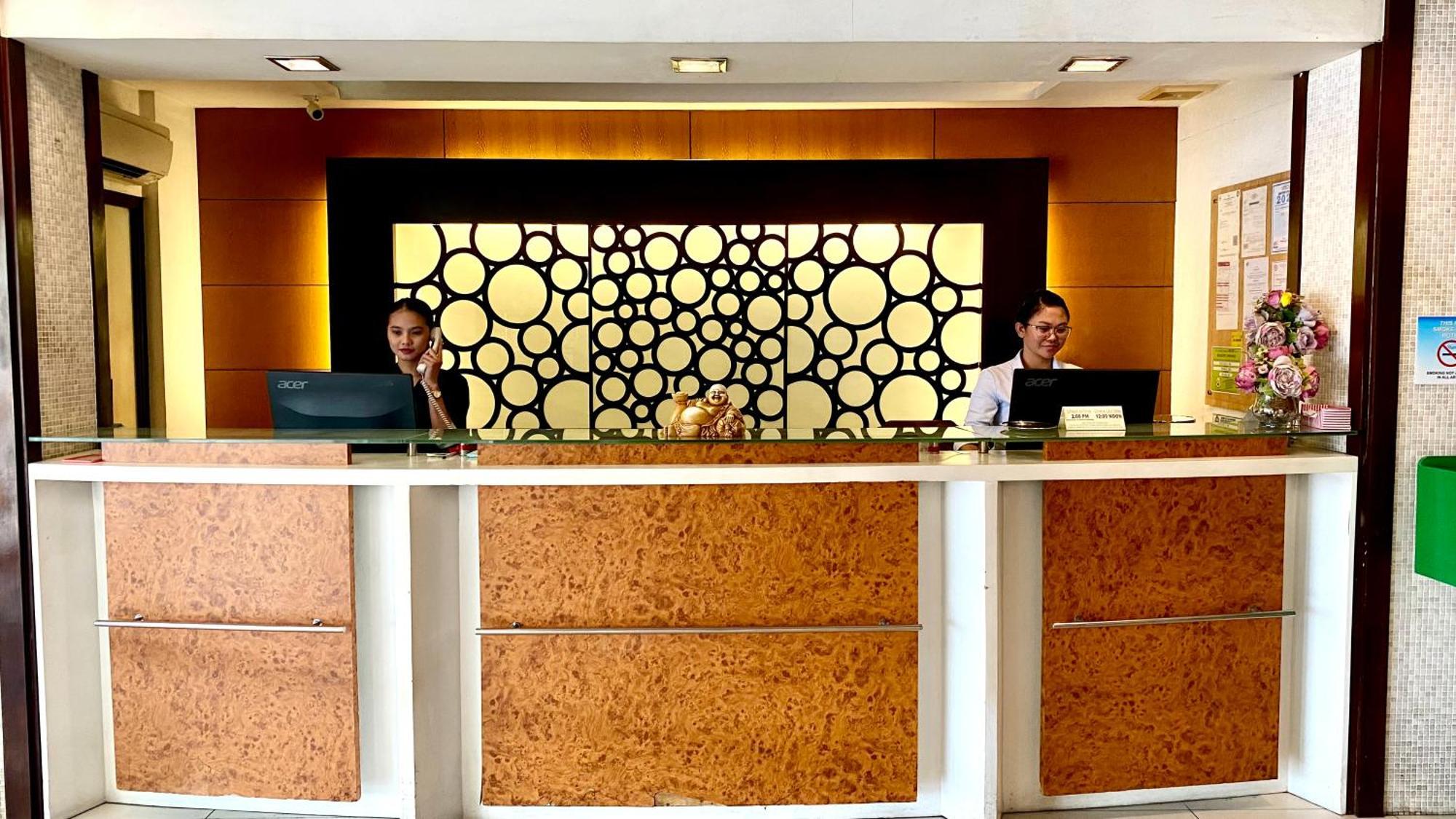 Circle Inn Hotel And Suites Bacolod Exterior foto
