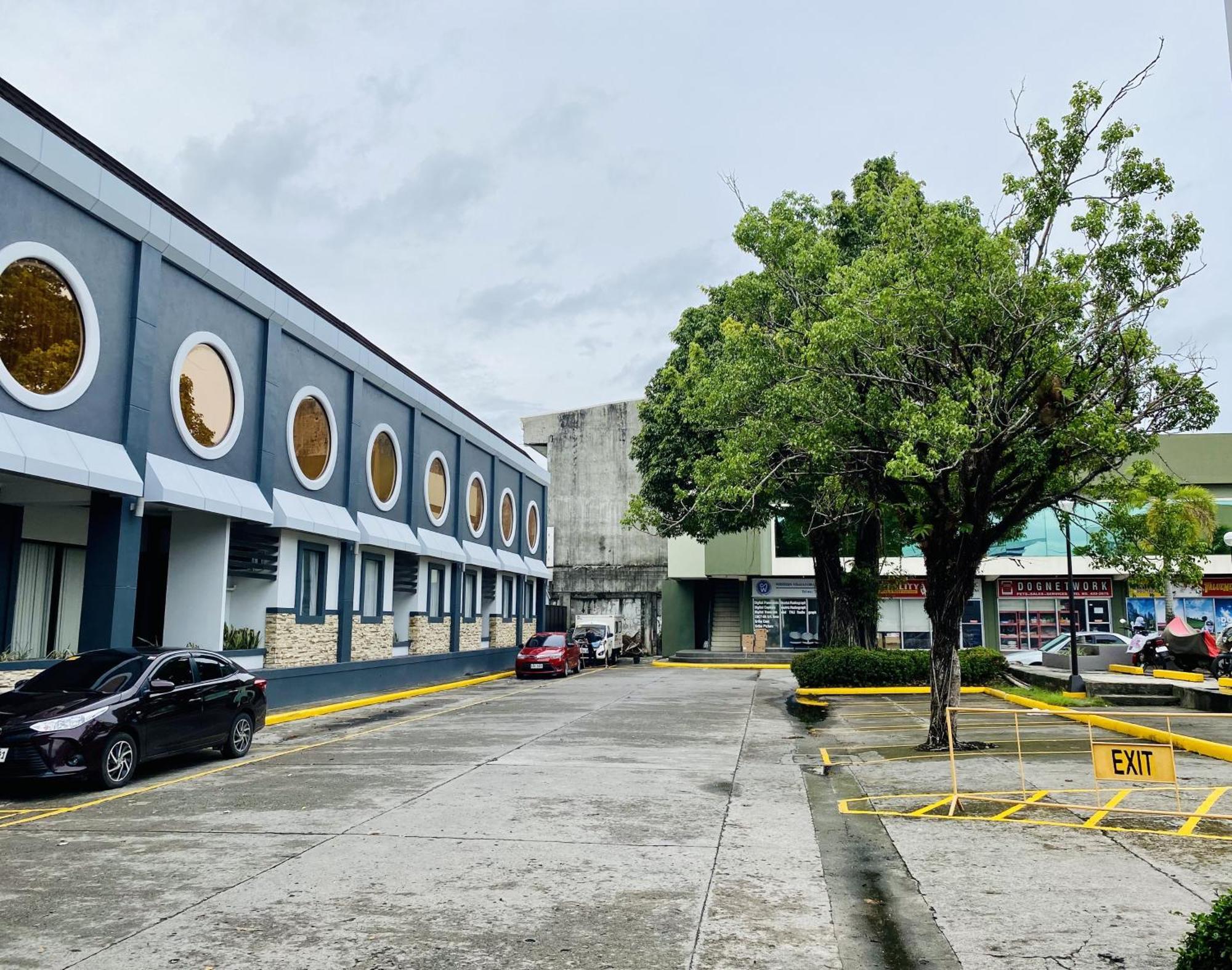 Circle Inn Hotel And Suites Bacolod Exterior foto