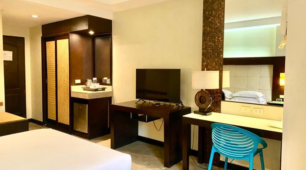 Circle Inn Hotel And Suites Bacolod Exterior foto