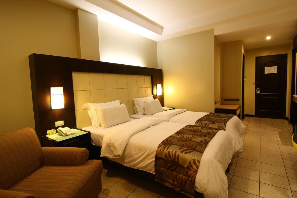 Circle Inn Hotel And Suites Bacolod Exterior foto