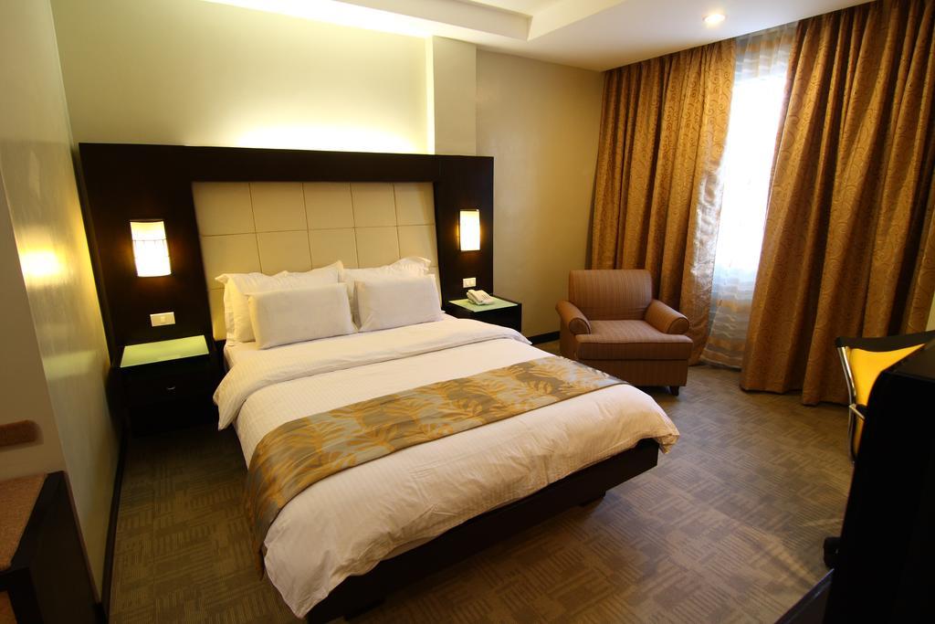 Circle Inn Hotel And Suites Bacolod Exterior foto