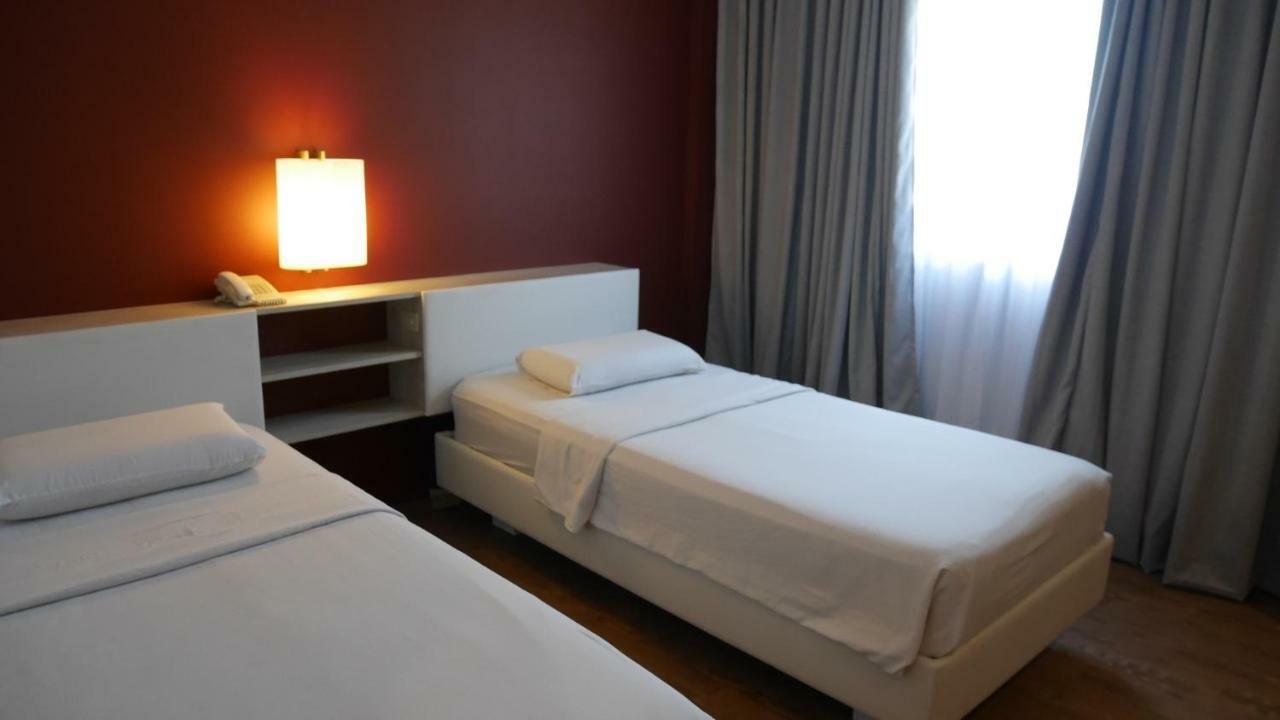 Circle Inn Hotel And Suites Bacolod Exterior foto